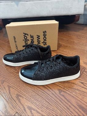 Lucky Step Women's Black Glitter Low-Top Sneakers